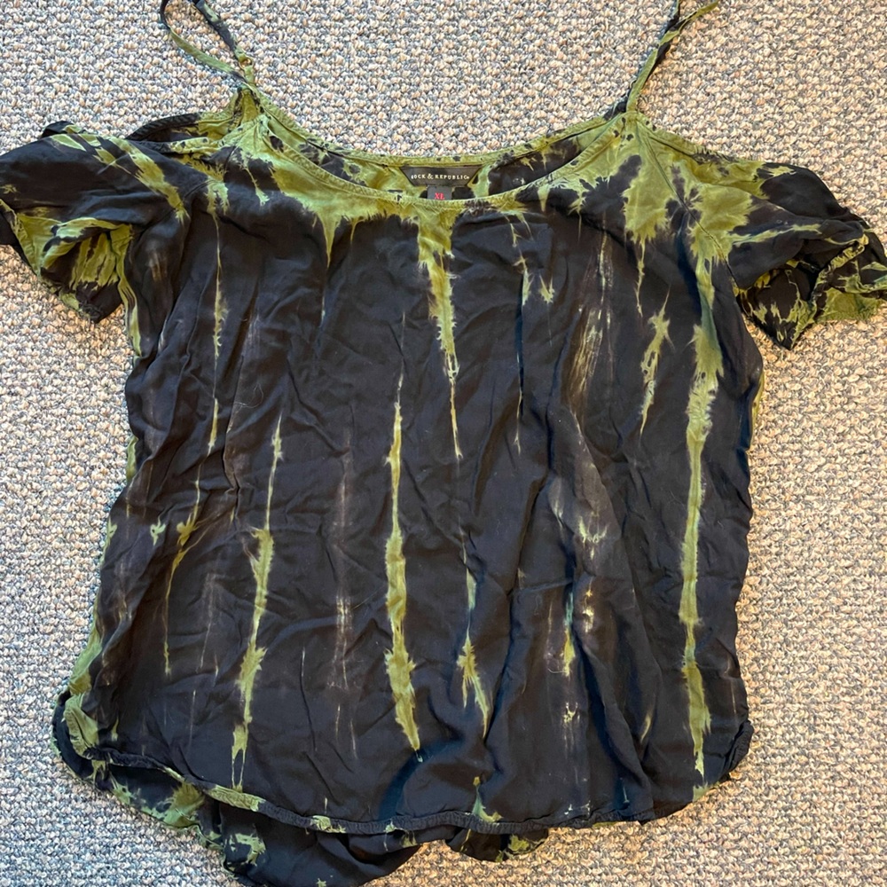 Rock & republic cold shoulder top